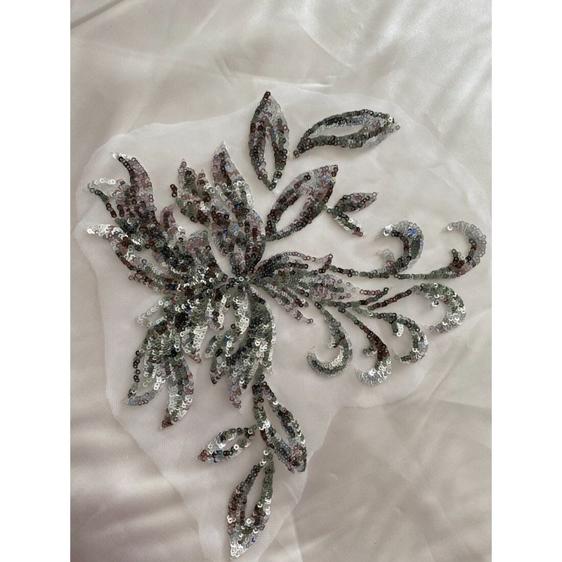Embroidery Underlay - Spitzen-Stickerei Netz-Pailletten-Blumen-Applikationen in 4 Farben Weiß