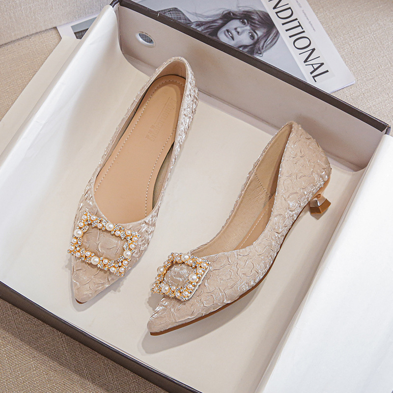 Elfenbeinfarbene, strukturiert – Embroidery Flat Shoes Bewertung und Preis
